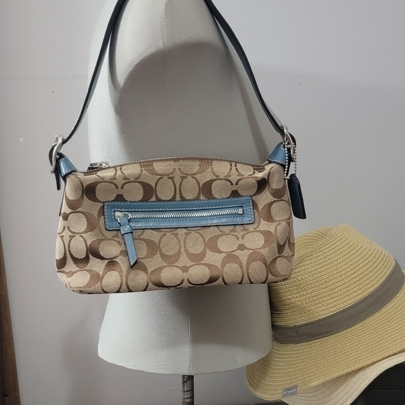 Coach Signature Bundle| CrossBody,Baguette and  Wallet in Excellent condition - Picture 15 of 17